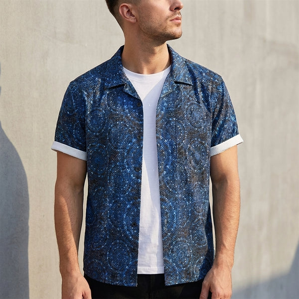 Relaxed Fit Geometric Short Sleeve Button-Up Shirt for Men – Stylish Casual Comfort